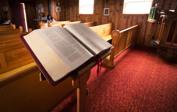 Bíblia Uma Igreja — Fotografia de Stock