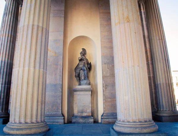 Minerva Statue Brandenburg Porten – stockfoto