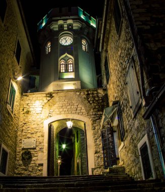 gece saat kulesi herceg Novi