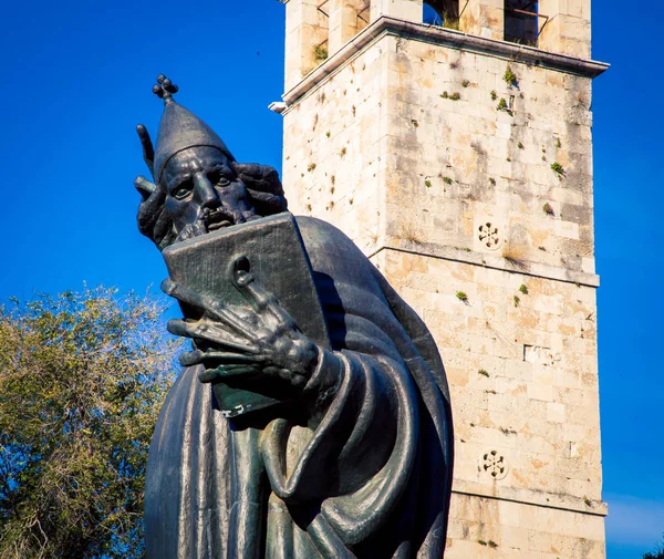 Statue Avec Livre Split Photos De Stock Libres De Droits