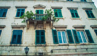 kotor binasında balkon
