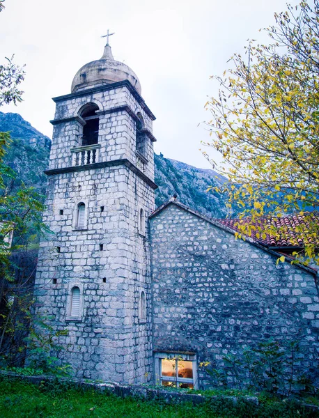 Torre Iglesia Piedra Kotor — Foto de Stock