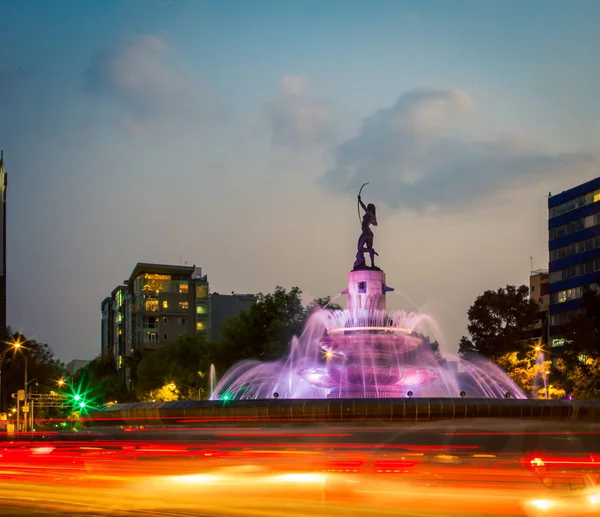 Çeşmede gece Mexico City