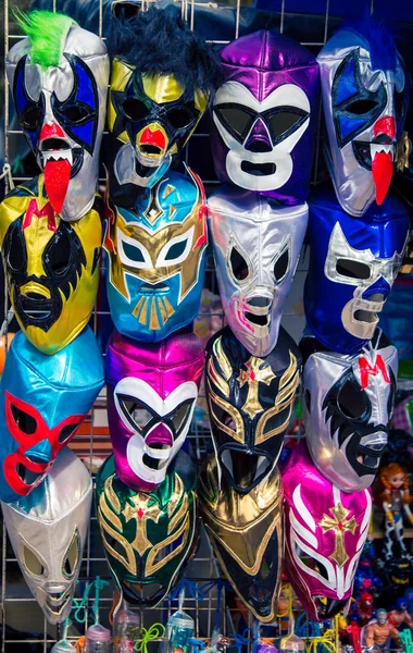 Exposição 'Do Carnaval à Luta Livre. Máscaras e Devoções Mexicanas' -  Revista BICA