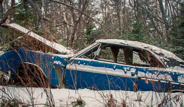 Abandonar Coche Invierno —  Fotos de Stock