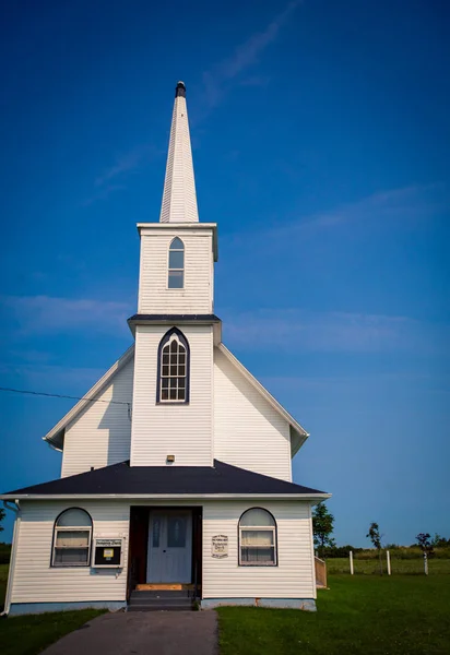 Venkovské Bílý Kostel Kaple — Stock fotografie