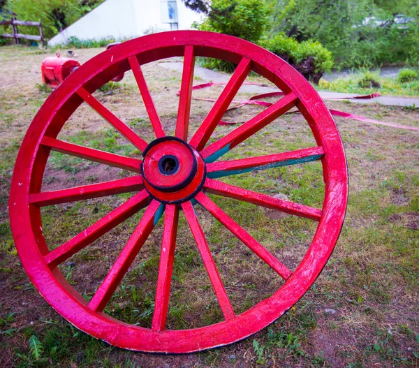 Wooden Red Wagon Wheel — Stock Photo, Image