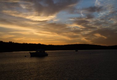gündoğumu ve bir tekne Nova Scotia