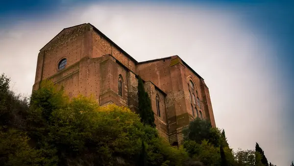 Kilise Bir Tepede Siena — Stok fotoğraf