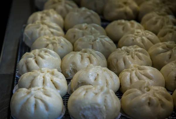 市场上新鲜的中国饺子 — 图库照片
