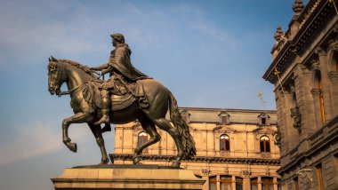 At ve binici heykeli Mexico City