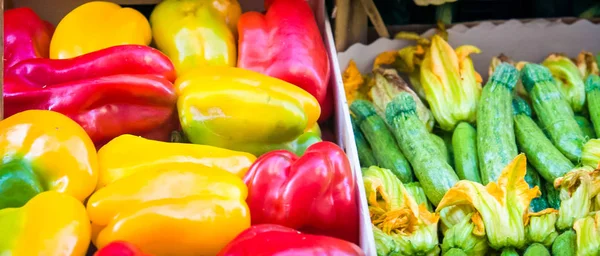 Red Yellow Peppers Market — Stock Photo, Image