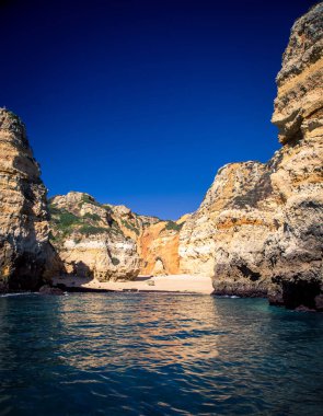 Lagos 'ta küçük bir sahil. 