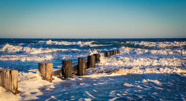 Abandonner Jetée Dans Folie Plage — Photo