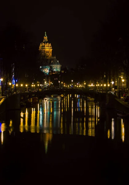 Iglesia Canal Amsterdam Por Noche —  Fotos de Stock