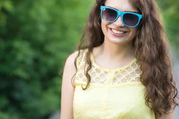 Portrait of happy young woman during summer walk — Stock Photo, Image