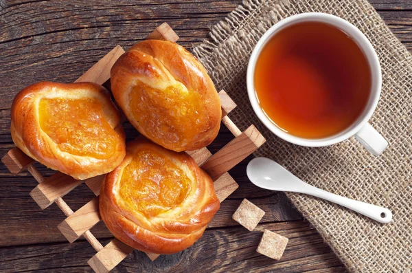 Tea and buns — Stock Photo, Image