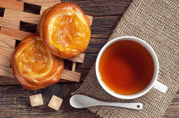 Tea and buns — Stock Photo, Image