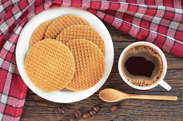 Café com waffles redondos — Fotografia de Stock