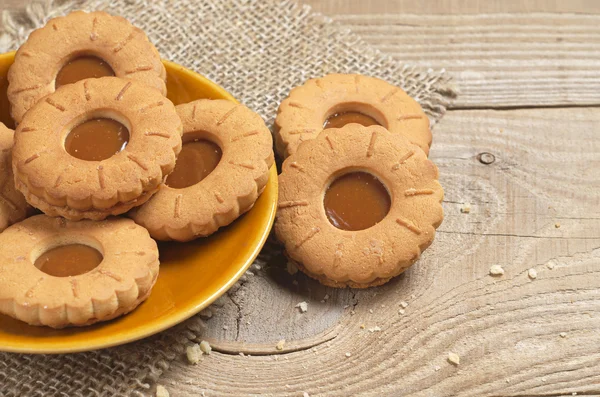 Karamel ile bisküvi 