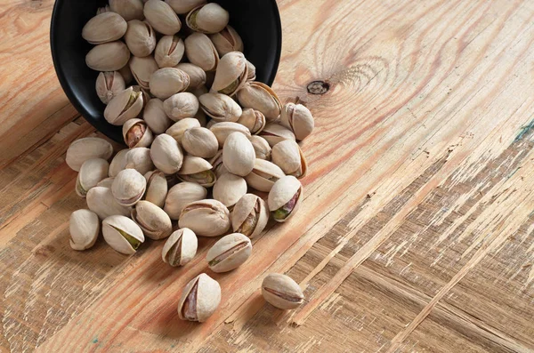 Pistachios in bowl — Stock Photo, Image