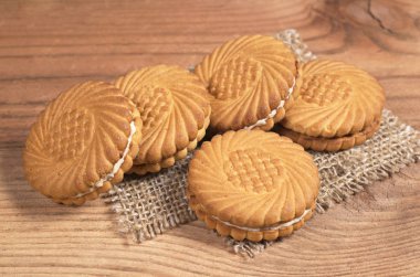 Çerez doldurma süt ile