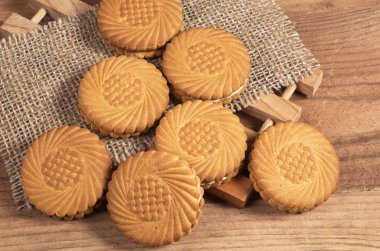 Çerez doldurma süt ile