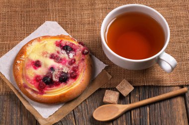 Çay ve tatlı çörek