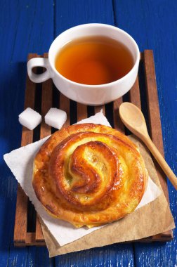 Çay ve tatlı çörek