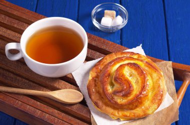 Çay ve tatlı çörek