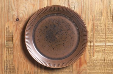 Tabak masanın üzerinde. 