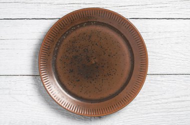 Tabak masanın üzerinde. 