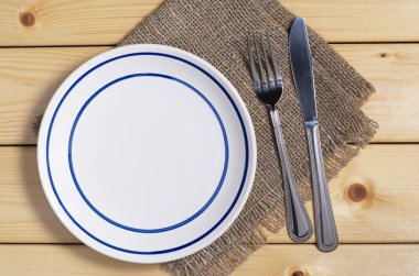 tabak ve çatal bıçak takımı