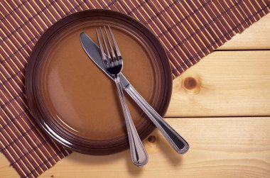 Tabak, çatal ve bıçak. 