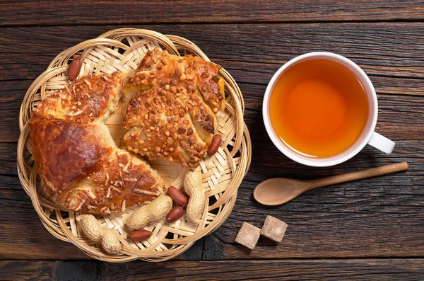 Chá e pães frescos — Fotografia de Stock