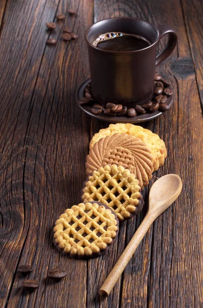 Káva a různé soubory cookie — Stock fotografie