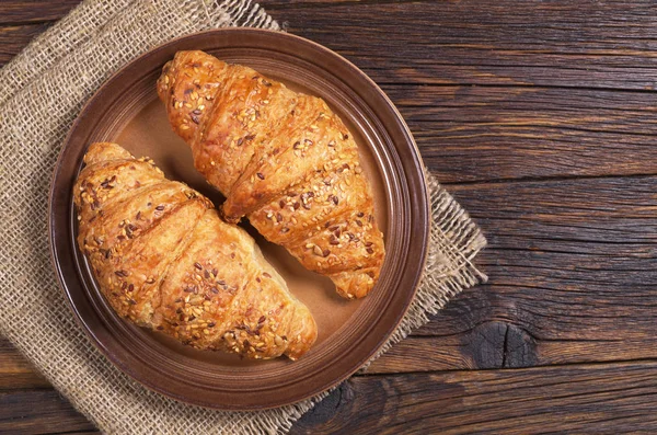 Två croissanter med frön — Stockfoto