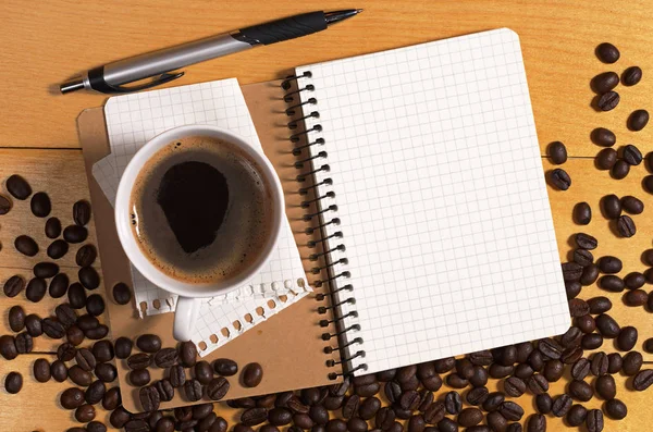 Σημειωματάριο και καφέ — Φωτογραφία Αρχείου