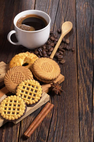 Verschillende cookies en koffie — Stockfoto