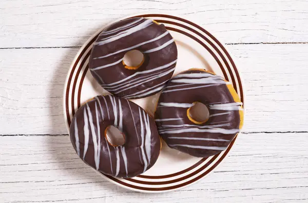 Donuts im Teller — Stockfoto