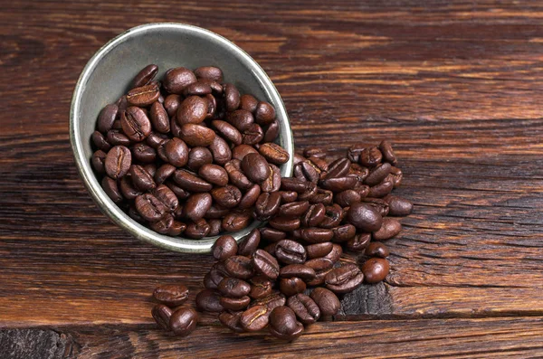 Chicchi di caffè in ciotola — Foto Stock