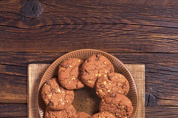 ナッツ入りチョコレートクッキー — ストック写真