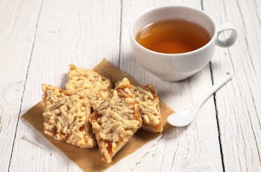 Çay ve reçelli kurabiye 