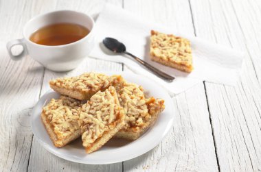 Çay ve reçelli kurabiye 