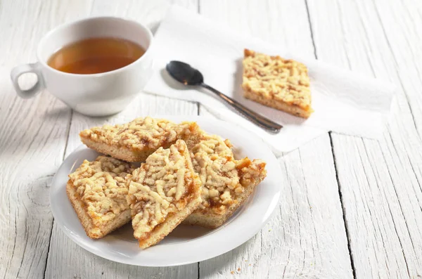 Çay ve reçelli kurabiye 