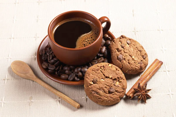Koffie en chocoladekoekjes — Stockfoto