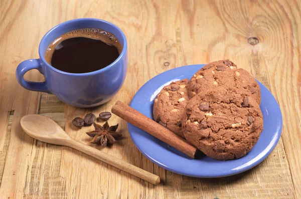 Kahve ve çikolatalı kurabiye.