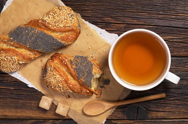 Te och bullar med frön — Stockfoto