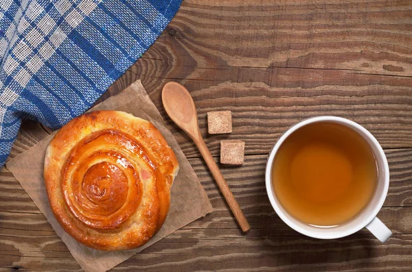 Tee und Brötchen — Stockfoto