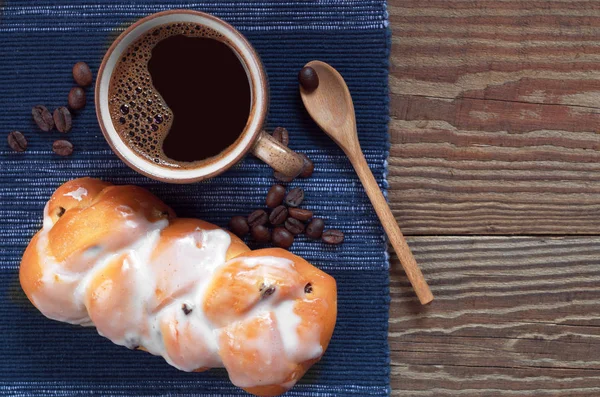 Kaffee und Brötchen — Stockfoto